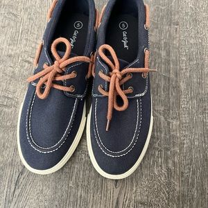 Cat and Jack boys shoes size :5